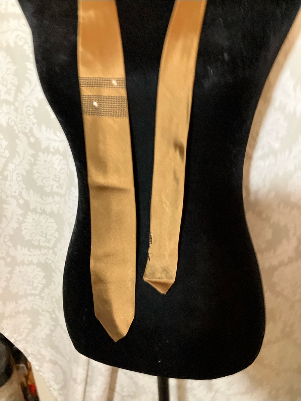 Two 1980’s Vintage Skinny Silk Ties - Picture 3 of 10